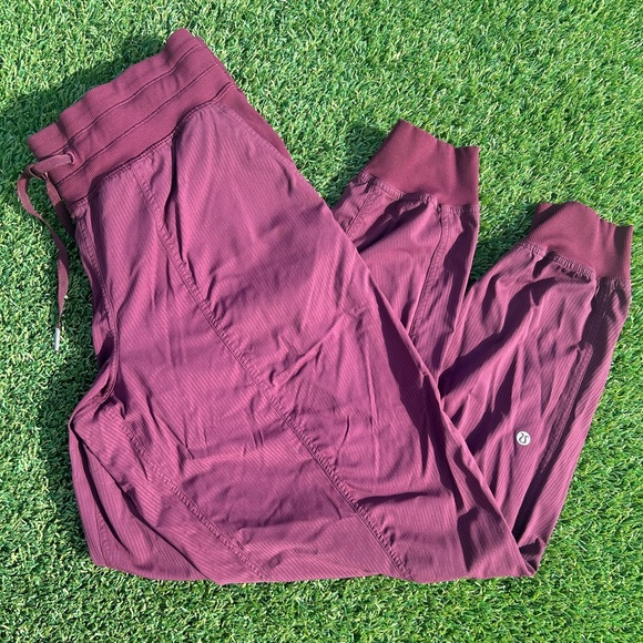 Lululemon dance studio jogger 10 - Picture 2 of 5